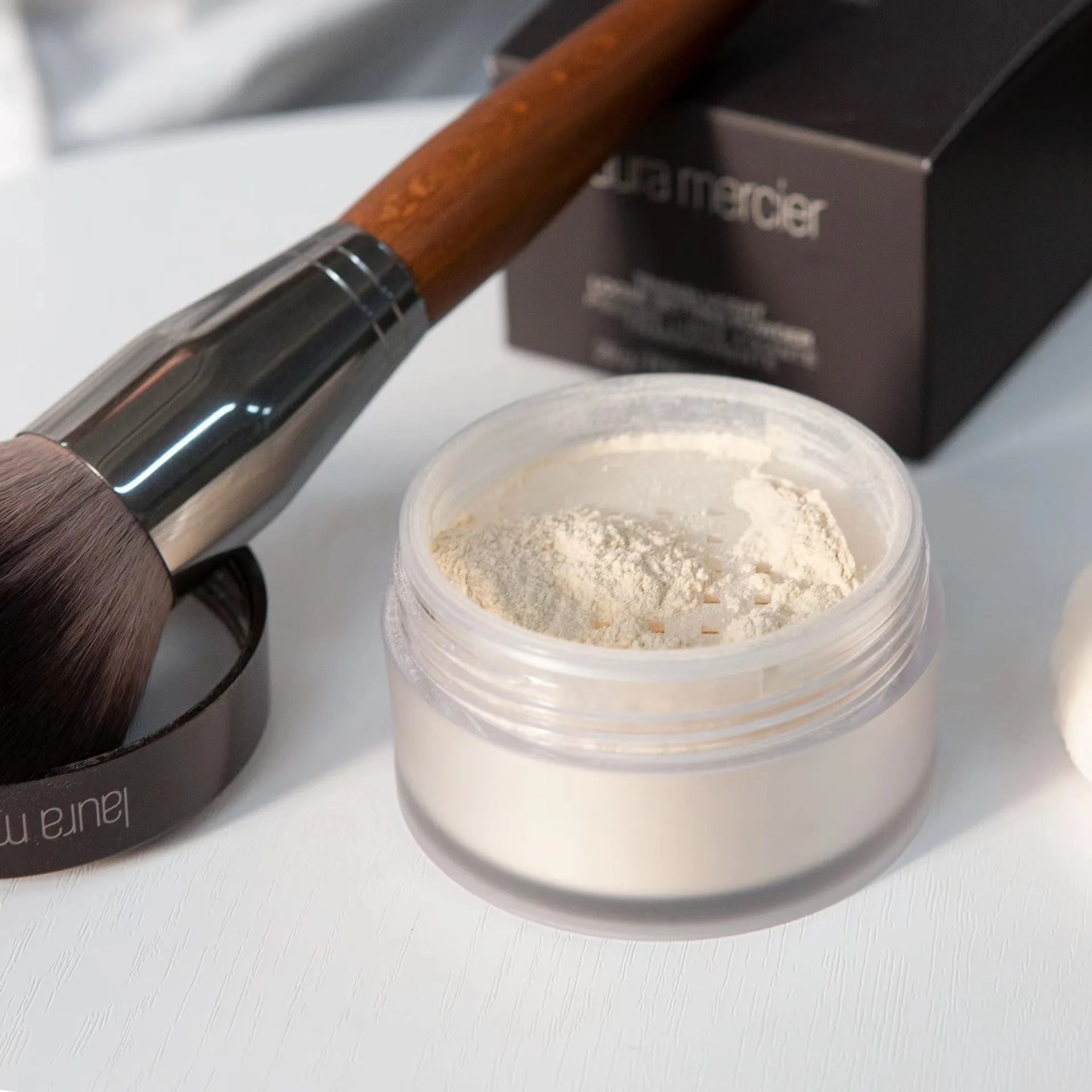 Laura Mercier Loose Powder 29G Shrink Pore Oil Control Breathable Lighting Setting Powder Make-up for Women Facial Powder