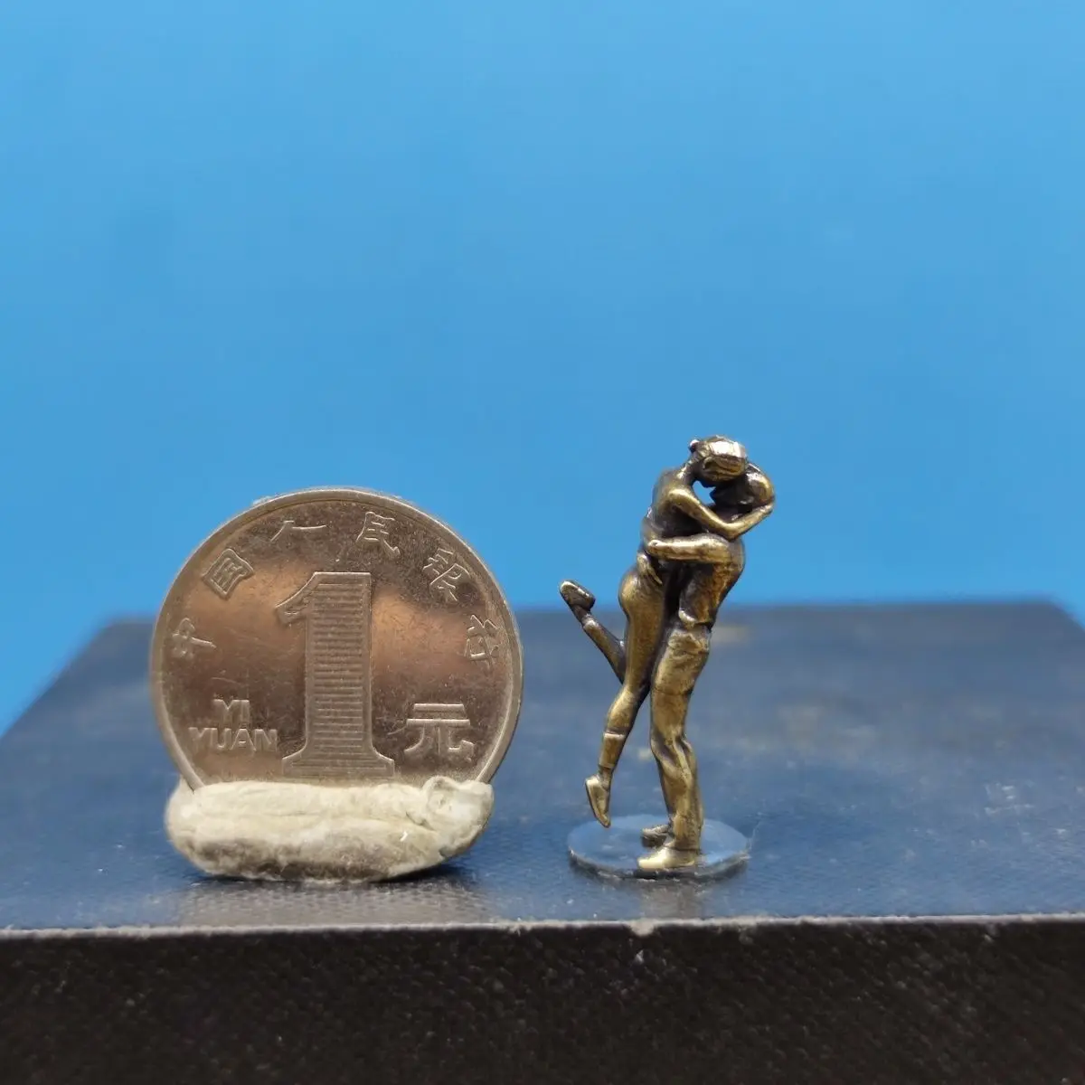 

Миниатюрный пейзаж, модель автомобиля в масштабе 1/64, фигурки сцены, персонажи для макросъемки, мужские и женские летающие снасти, обнимание пары