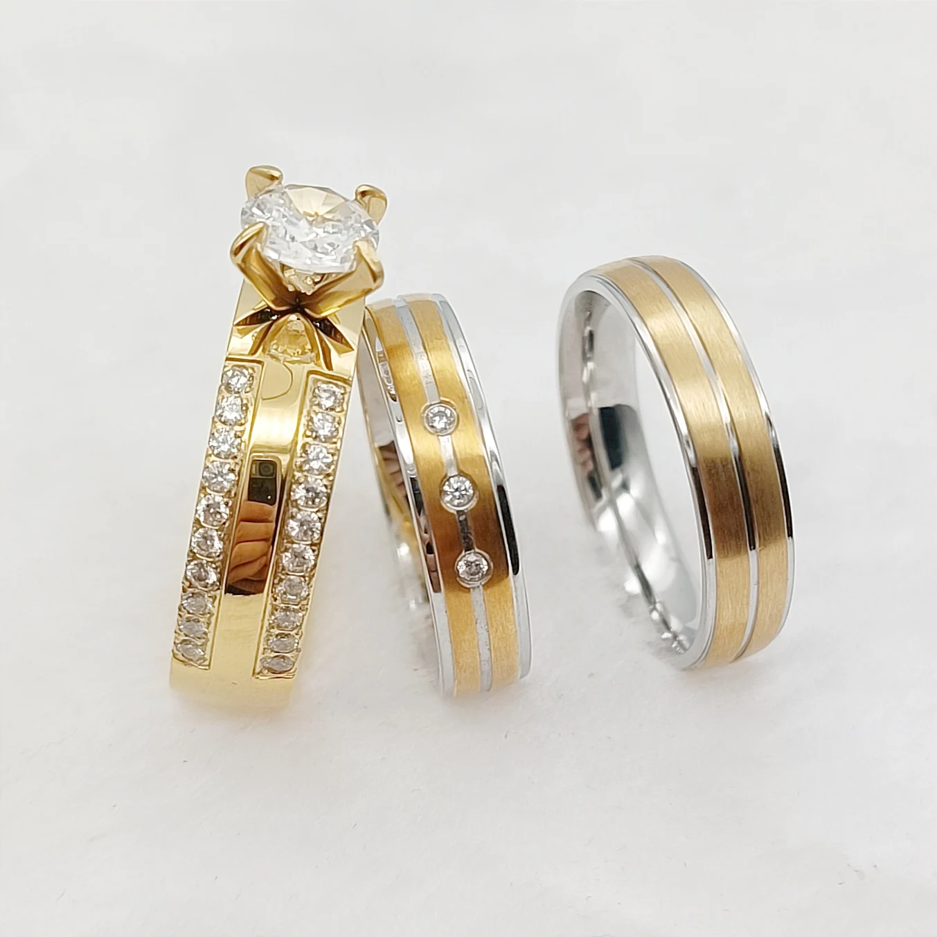 

Latest Private Design 3pcs Lovers Engagement Rings Sets 18k Gold Plated Stainless Steel Jewery Finger Ring