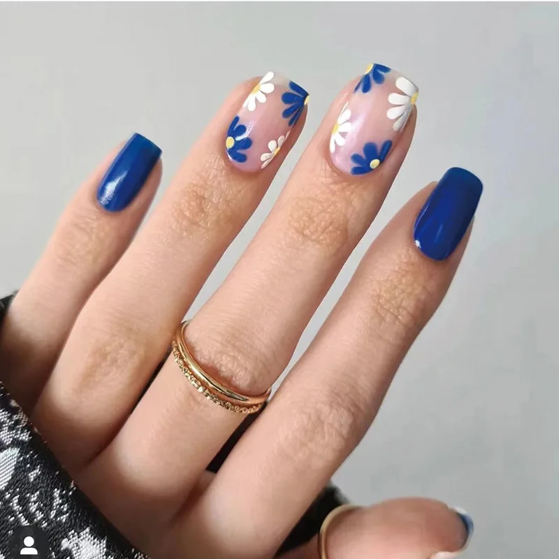 

24 Pcs/box Wear Nail Short Wholesale Blue and White Small Flower Fake Nails Removable Nail Art Nails Artificial Nails