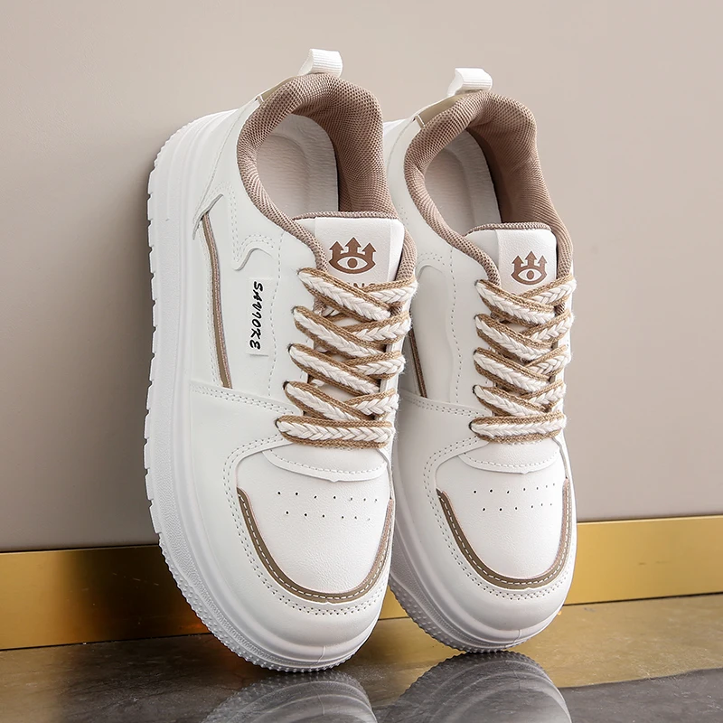 Женские кроссовки на платформе