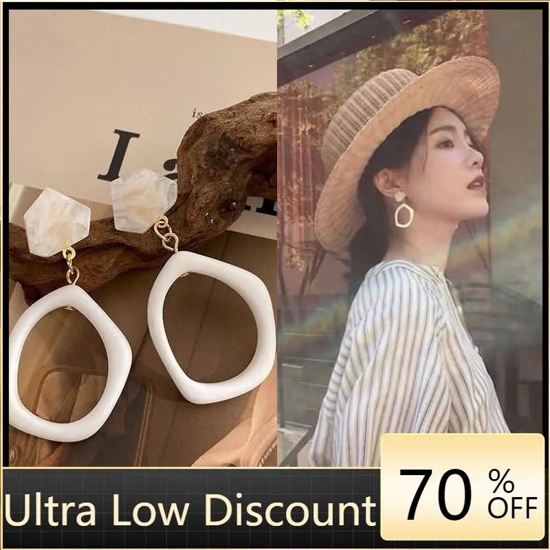 

Modern Women's Earrings 2022 Korean Fashion Acrylic Geometric Cutout Pendant Earrings Simple Women's Wedding Engagement Jewelry