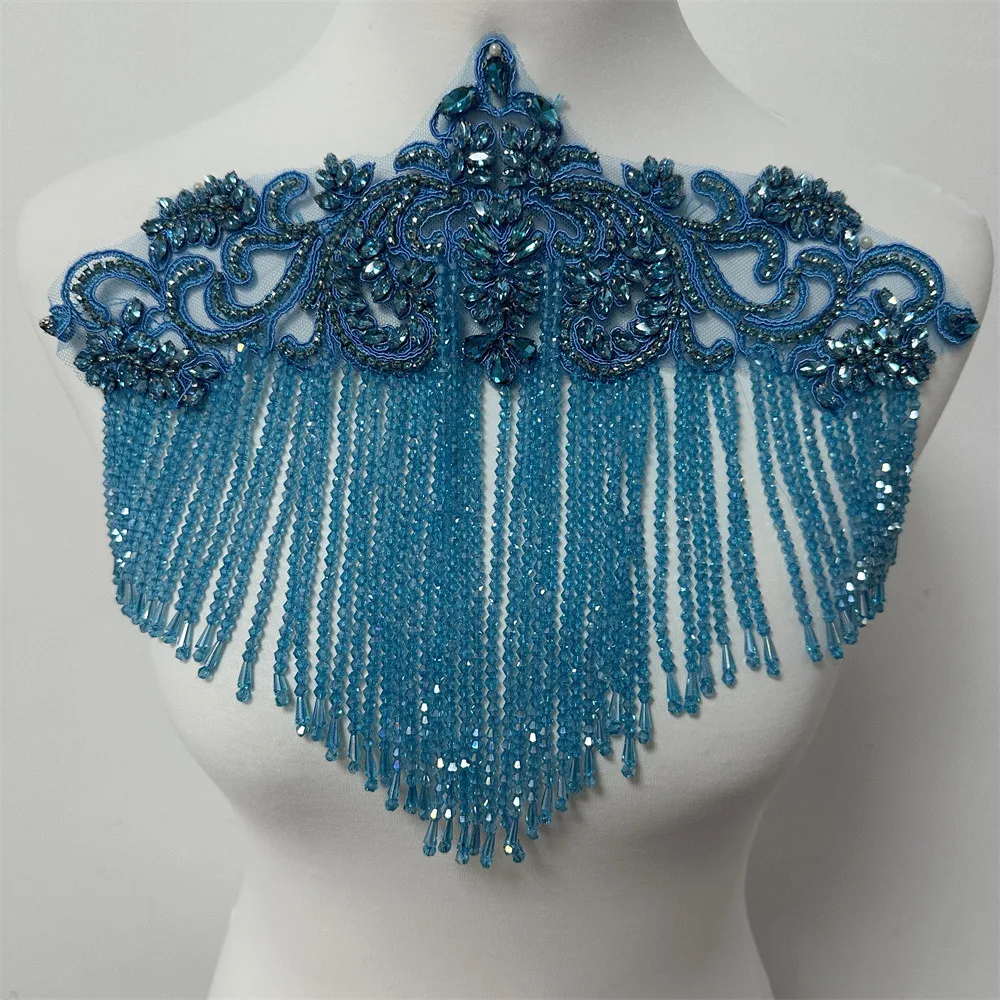 Блестящие нашивки на воротник