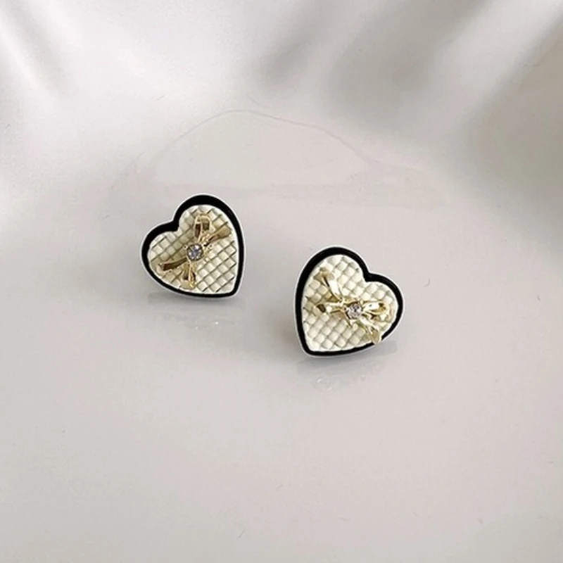 

U-Magical Korean Cute Love Heart Bowknot Stud Earring for Women Fashion Rhinestones Gold Color Metallic Earring Jewellery