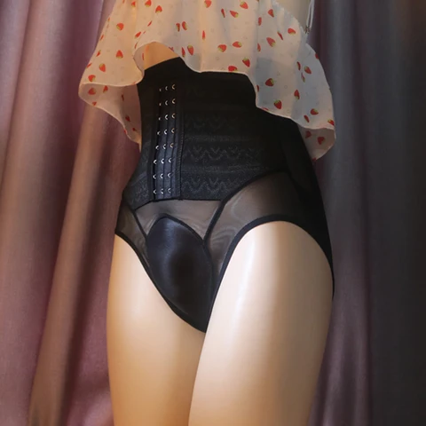 Тойда күйеу жігіттің қалыңдығын еріннің орнына анауста сүйгені туралы порно видеоны көріңіз.