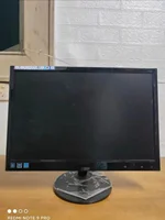 Бывший в употреблении ЖК-монитор на 19 дюймов, стоит очень дешево