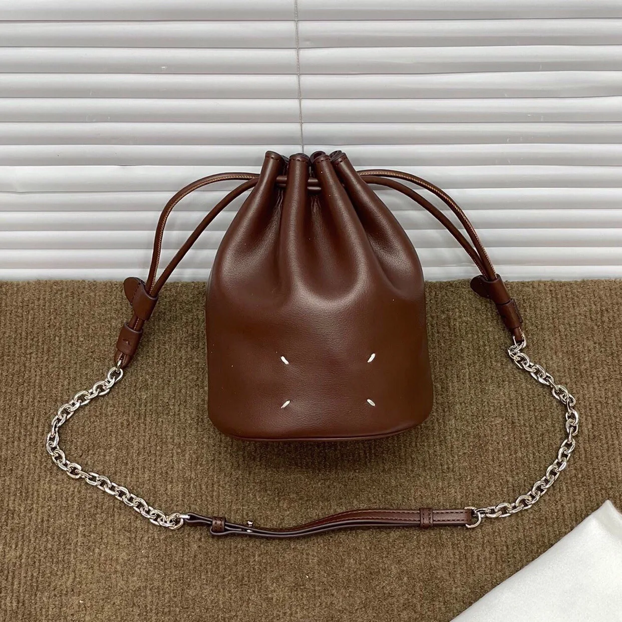 

Trendy Margiela Bucket Bag Women's 23FW MM6 Drawstring Single Shoulder Crossbody Cowhide Leather Casual Advanced Versatile Bags