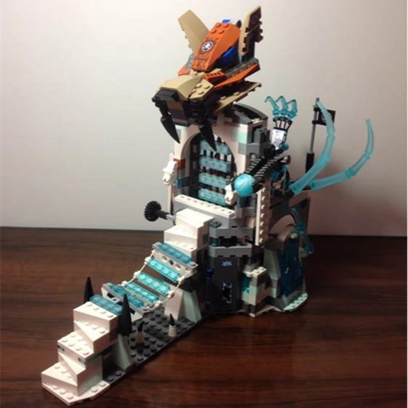 

670pcs Chimaed Building Blocks Laval's Royal Fighter Model Fit 70147 Out of print Toys for Children Christmas Gift