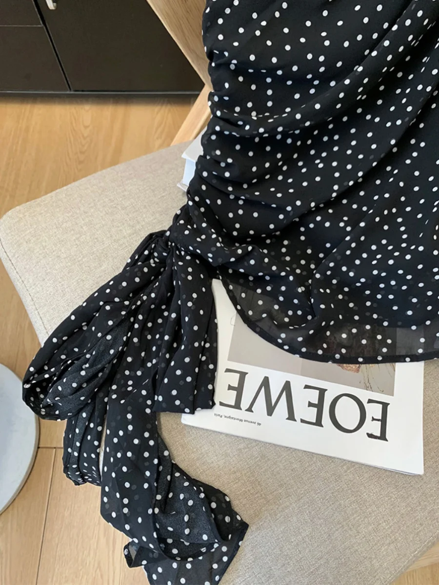 Французский жилет с диагональными плечами в горошек женский летний 2024 тонкая