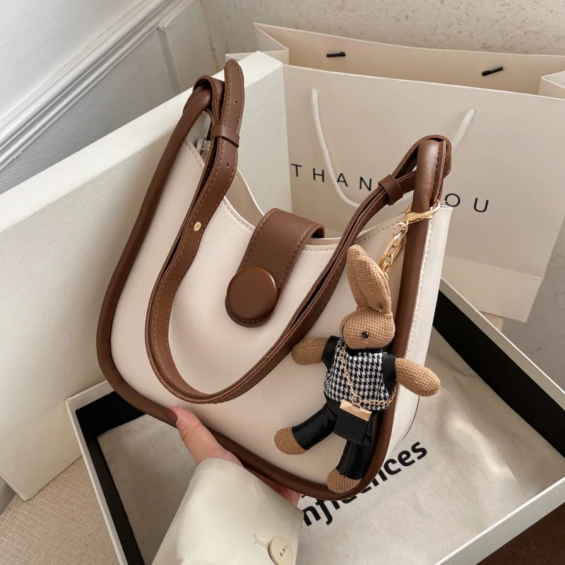 

Милая сумка-тоут с подвеской в виде кролика, модная универсальная сумка через плечо контрастных цветов, женская сумка на плечо в Корейском с...