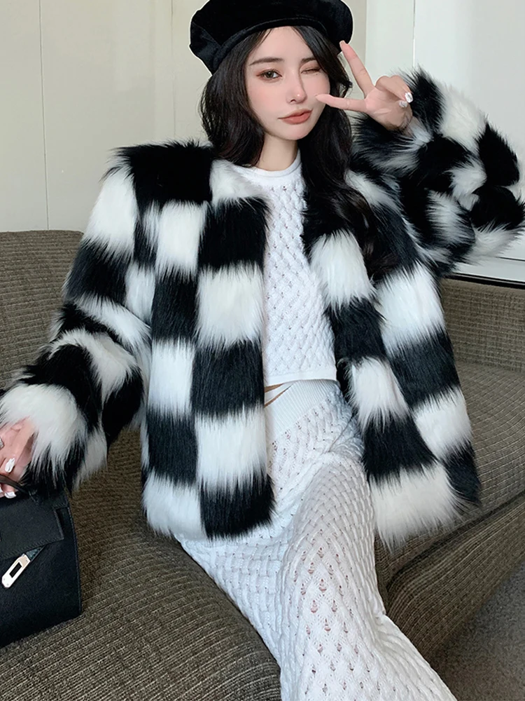 

Women Warm Faux Fur Coat Black White Checkerboard Lattice Furry Plush Coat Female Fur Jacket Autumn Winter Shaggy Outerwear Tops