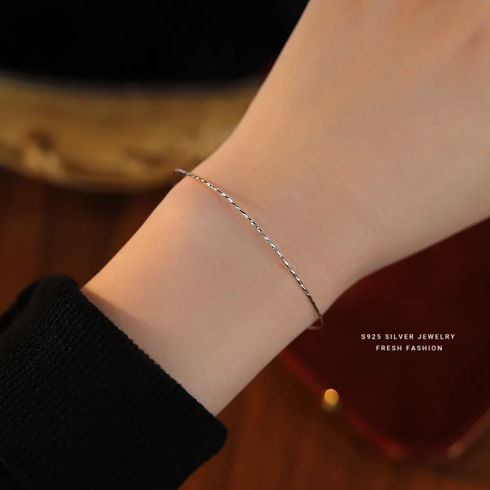 Женский браслет из серебра 925 пробы с разноцветными бабочками циркония