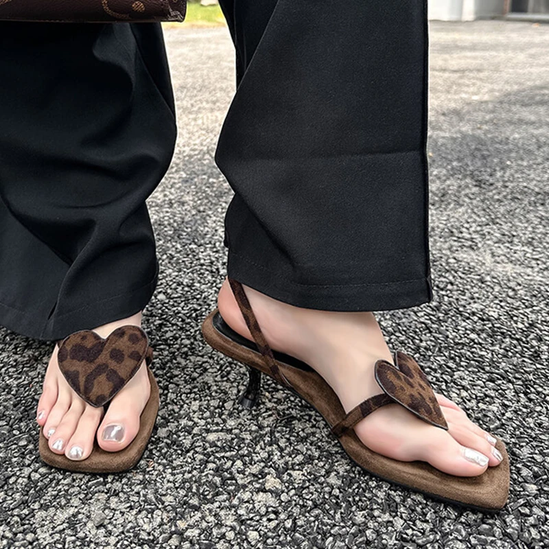 Босоножки Yozcttaa женские леопардовые модные пикантные кожаные туфли на высоком