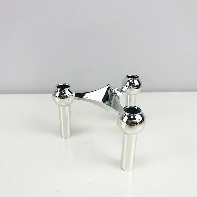 Металлический подсвечник с молекулярной структурой в скандинавском стиле