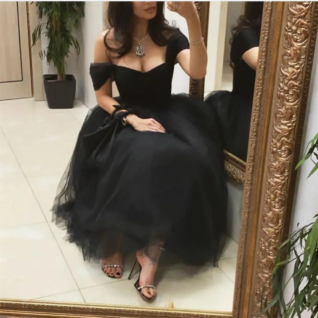 

Simple Off Shoulder Prom Dresses for Wedding Guest فساتين مناسبة رس Tea-Length Black Tulle A-Line Evening Dress for Women