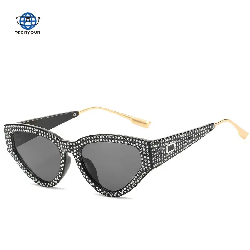 

Teenyoun Eyewear New Cat Eye Sunglasses, Luxury Brand Stars The Same Imitation Diamond Set Sun Glasses Punk Glasses