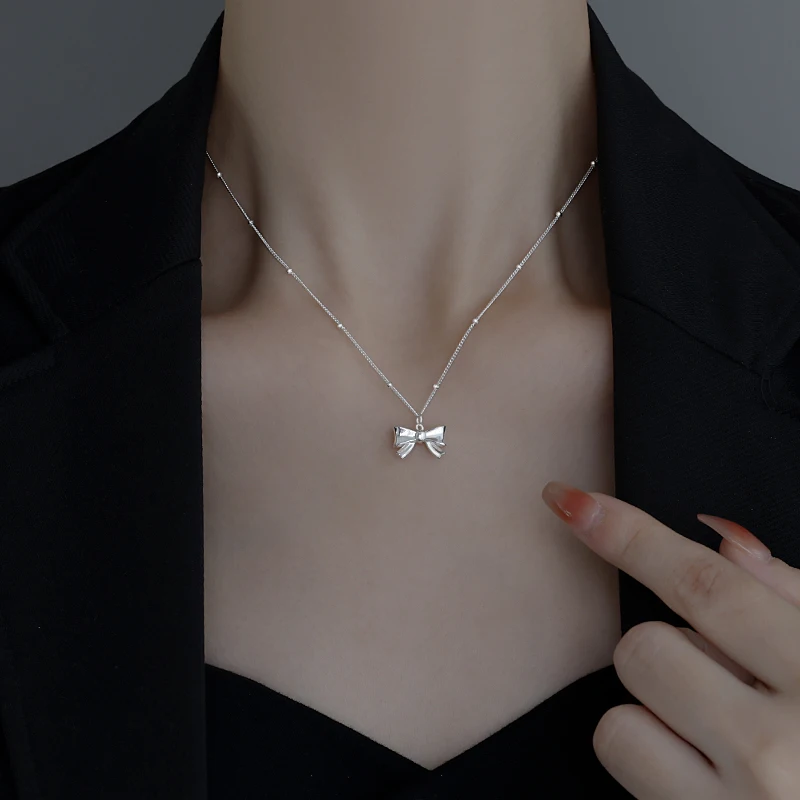 

925 Sterling Silver Bow Pendant Necklace Women's Hoodie Sweater Chain Suitable for Winter Girls Clavicle Temperament Choker