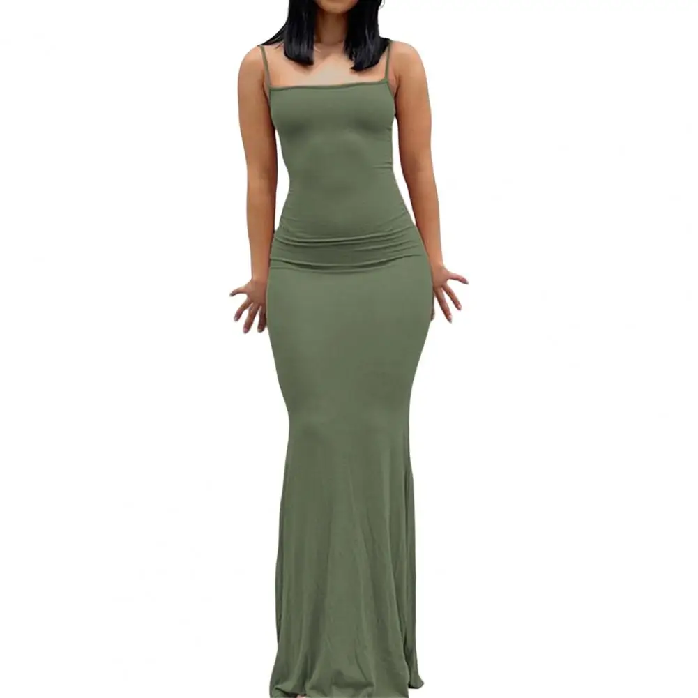 Платье женское эластичное однотонное с открытой спиной на бретелях-спагетти |