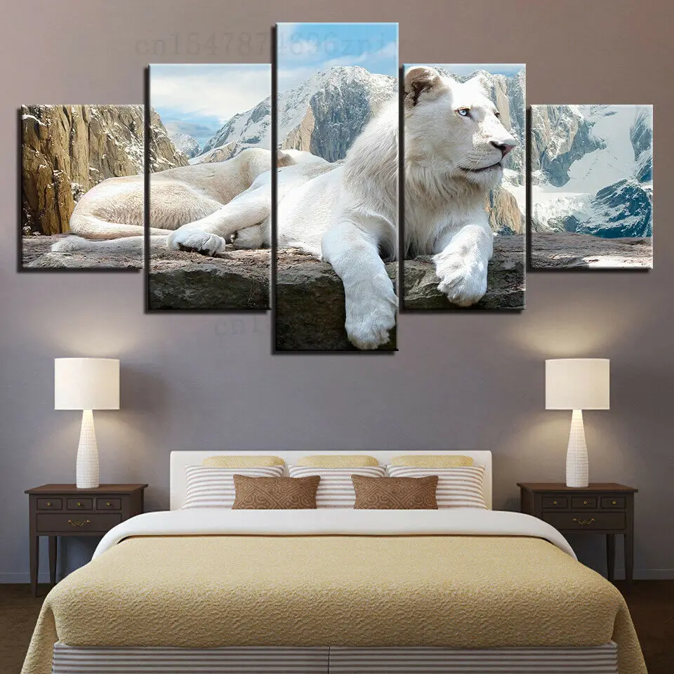 

Рисунок на холсте с изображением белого льва и животных