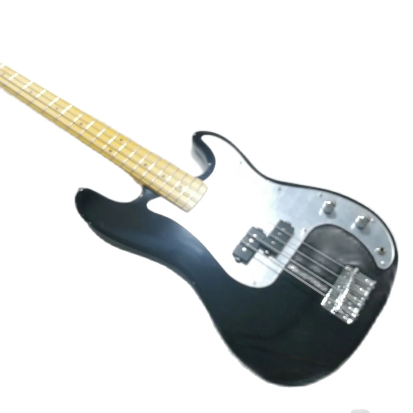 

2022 Top quality FDPB-6068 Black Color Solid Body Maple Fretboard Silver mirror pickguard, 4 strings Precision Bass