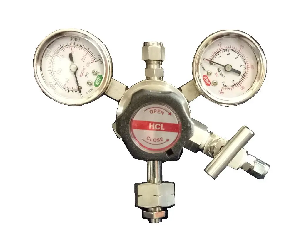 

High pressure piston type cylinder regulator