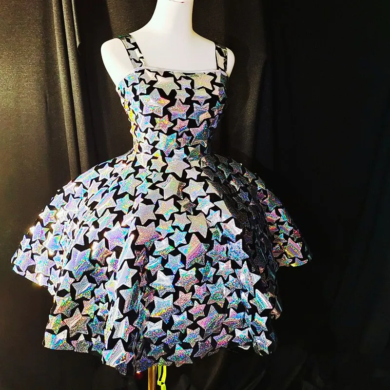 Блестящее лазерное мини-платье-пачка с разрезом Женский певец танцор