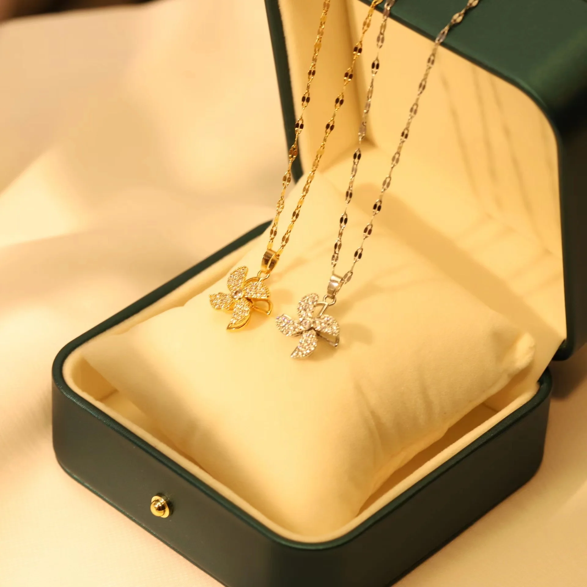 

2022 simple rotatable windmill necklace jewelry fashionable temperament exquisite collarbone chain jewelry Birthday Party Gifts