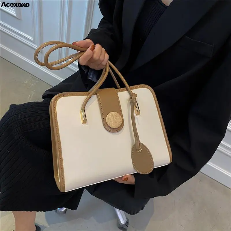 

New high-capacity stylish shoulder bag