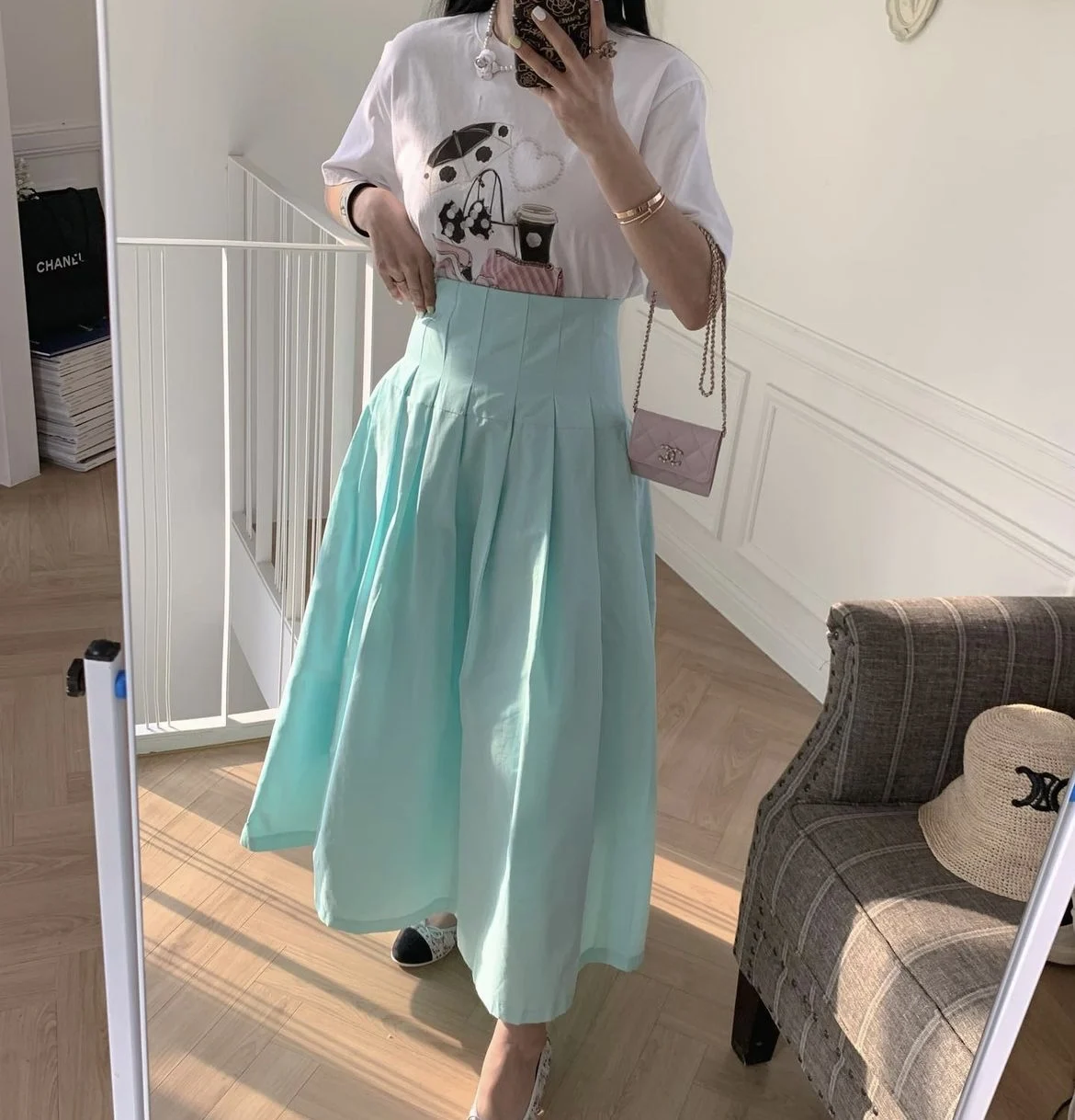 

Футболка с коротким рукавом и круглым вырезом, с завышенной талией