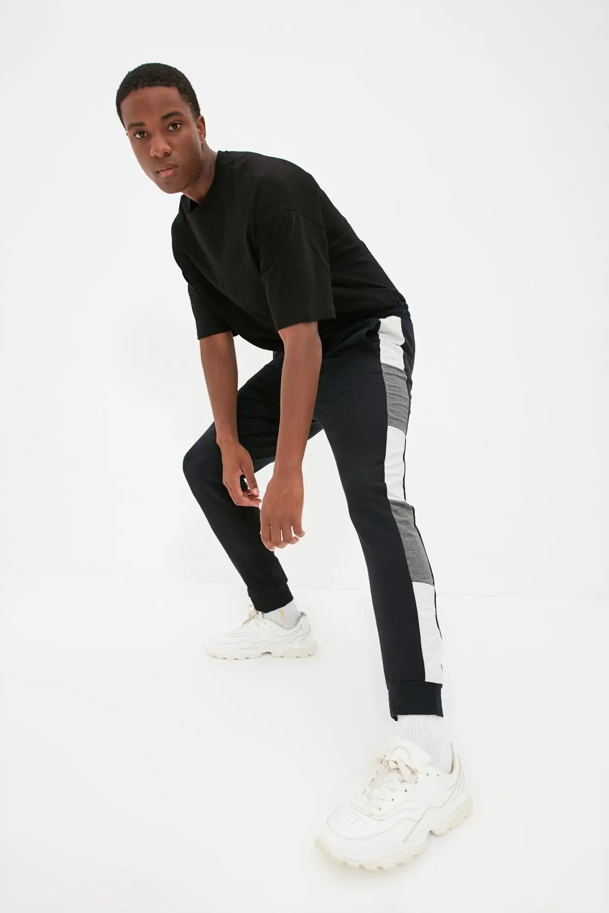 

Trendyol Male Regular Fit Garni Detaylı Rubber Long Sweatpants TMNAW22EA0516