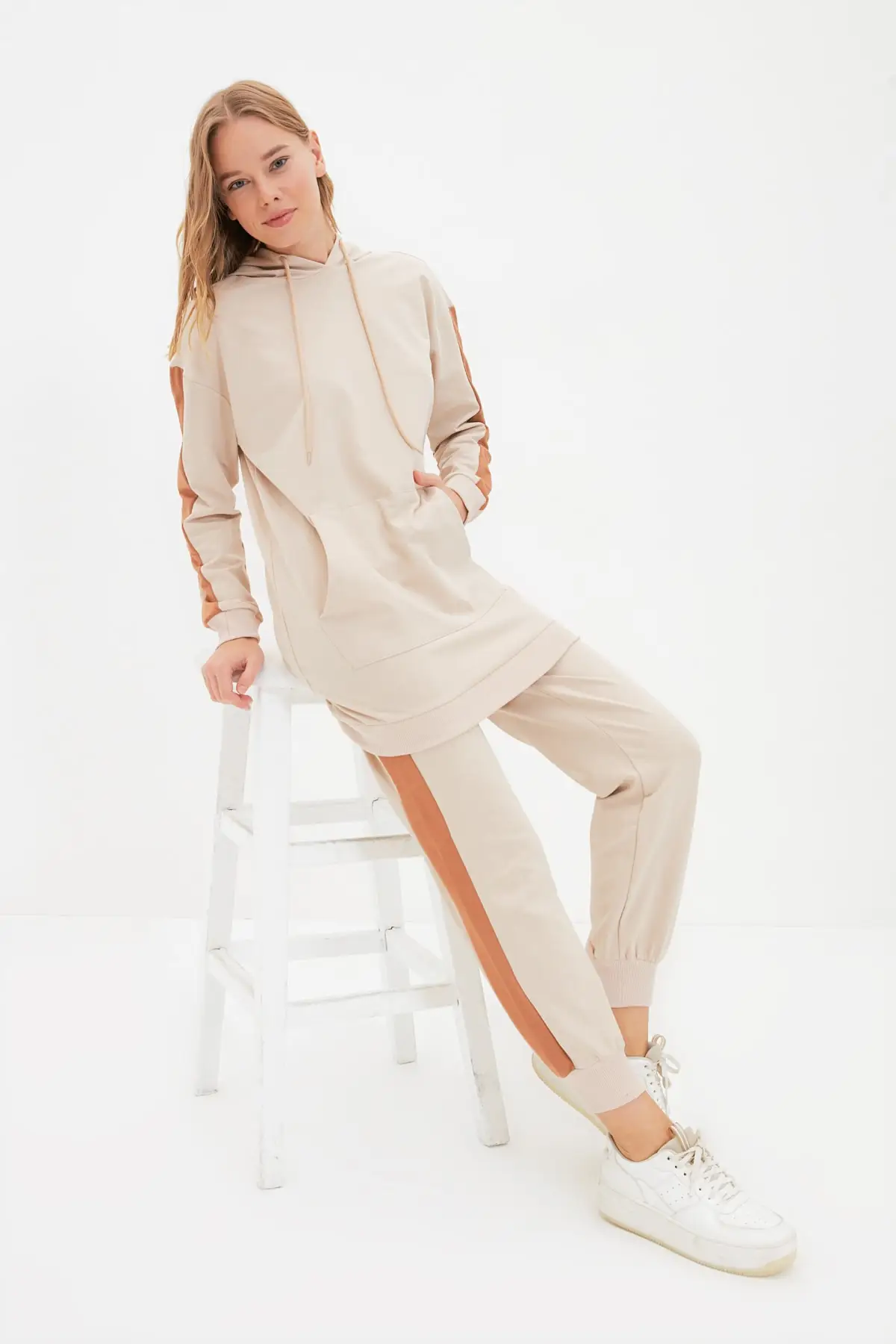 

Trendyol Hooded Kangaroo pocket Arm and Legs Knitted Ribbon Tracksuit Set TCTAW22EN0064