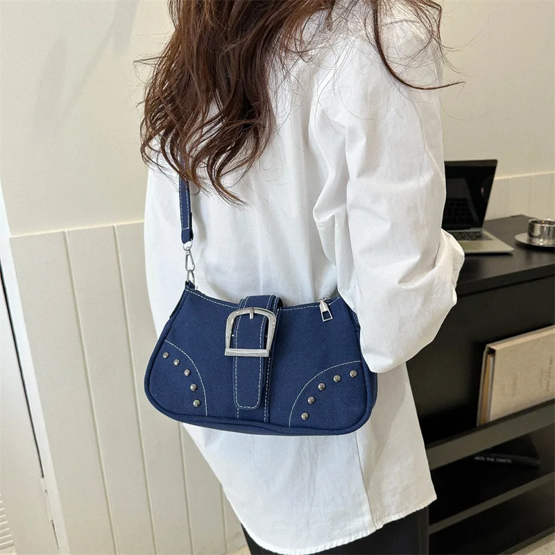 

Y2K Fashion Women Shoulder Bag Solid Color Messenger Bag Armpit Bag Design Underarm Bag Pleated Saddle Bag Purse Hobos Handbags