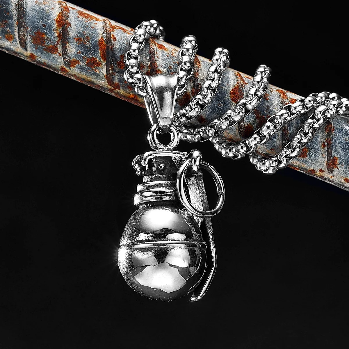 

Grenade Bomb Weapon Stainless Steel Men Women Necklaces Pendants Chain Unique Punk Trendy Jewelry Creativity Gift Wholesale