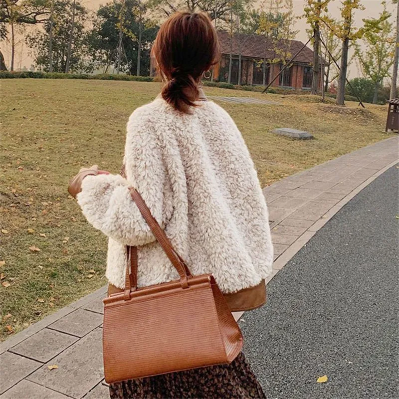 2022 Winter Women Short Style Warm Sheepskin Coat New Patchwork Faux Fur Thermal Parkas Tops Female Loose Leather Stitching Tops