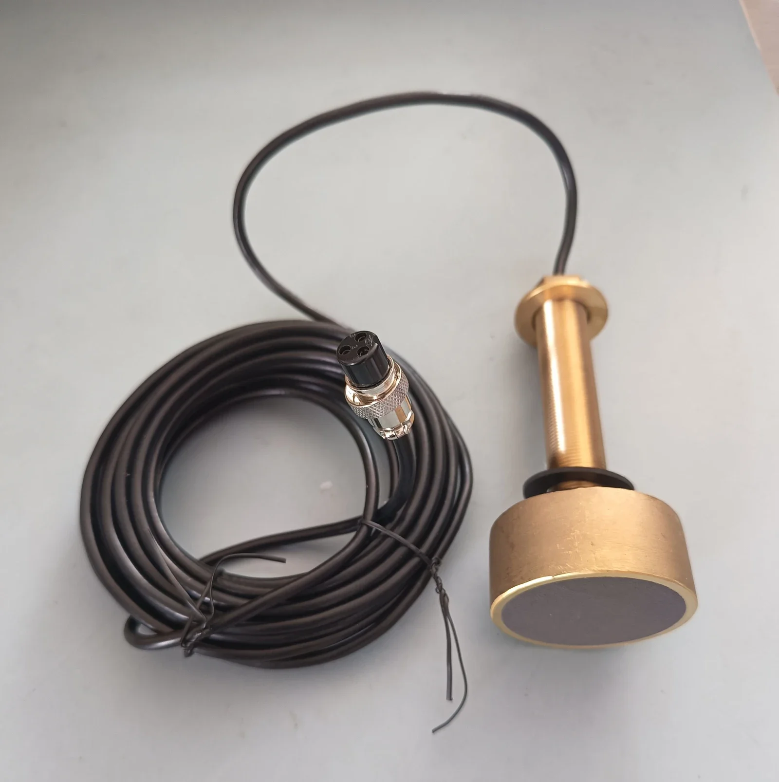 Фото Датчик ONWA NMM40-50/200: 600 Вт, бронзовый сквозной корпус (двухчастотный) №1