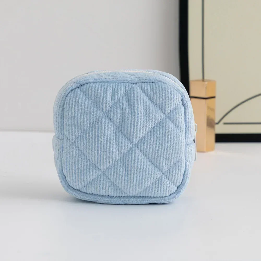 

Портативная сумка для гигиенических принадлежностей eTya