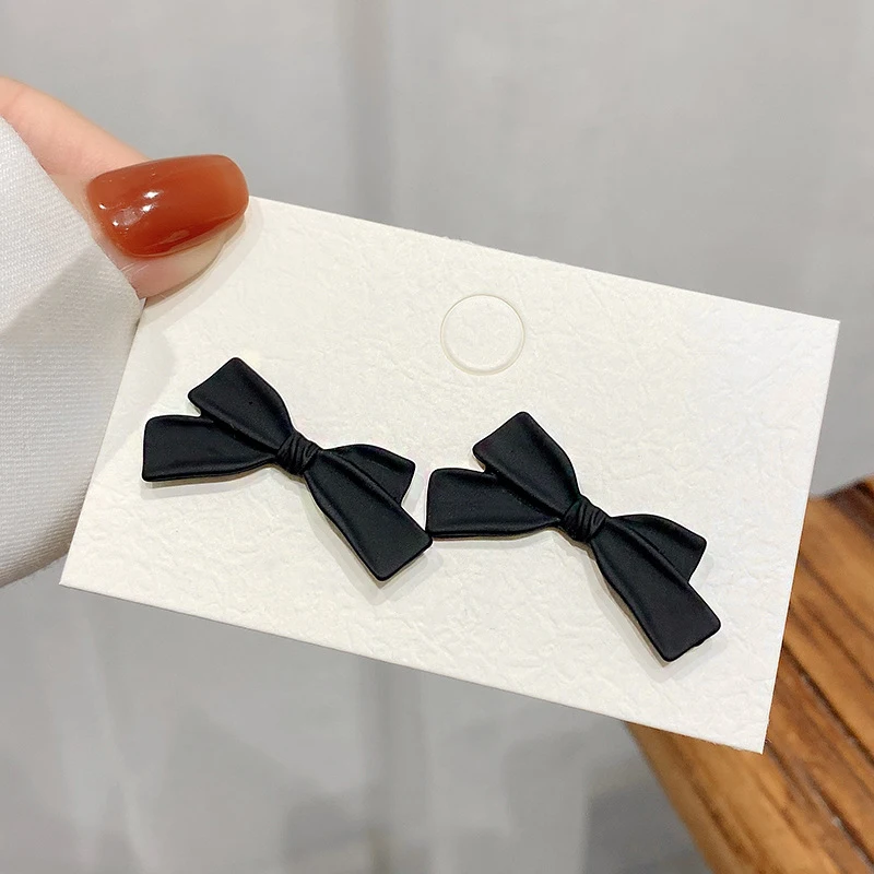 

2022 New Super Fairy Bow Earrings Female Retro Temperament Small Ear Studs Silver Needle Cute Simple Jewelry Party Gift