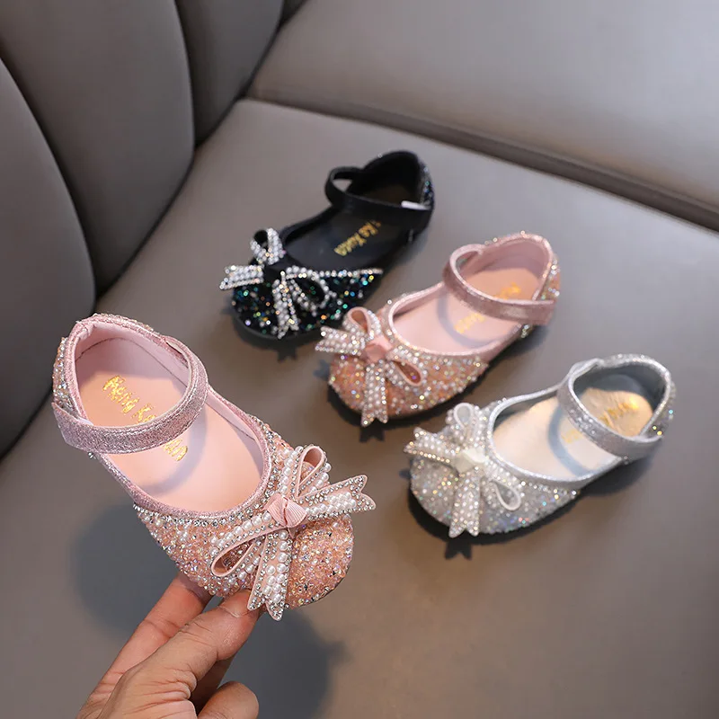 

Кожаные туфли с бабочками для девочек, модные весенние туфли принцессы для девочек с блестящими жемчужинами, детские Нескользящие танцевальные туфли на мягкой подошве, G06144
