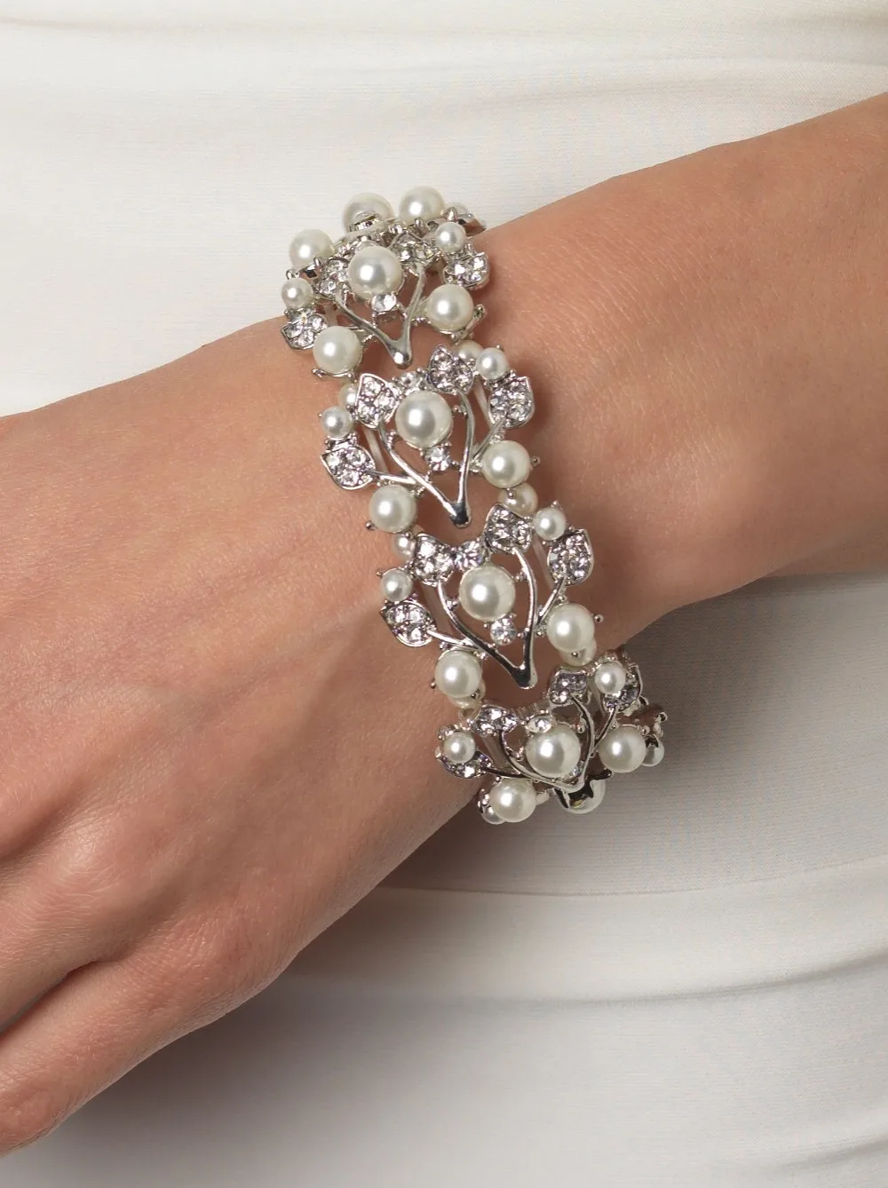 

Vintage Style Rhodium Silver Plated Clear Rhinestone Crystal Diamante Cream Pearl Floral Bracelet Wedding
