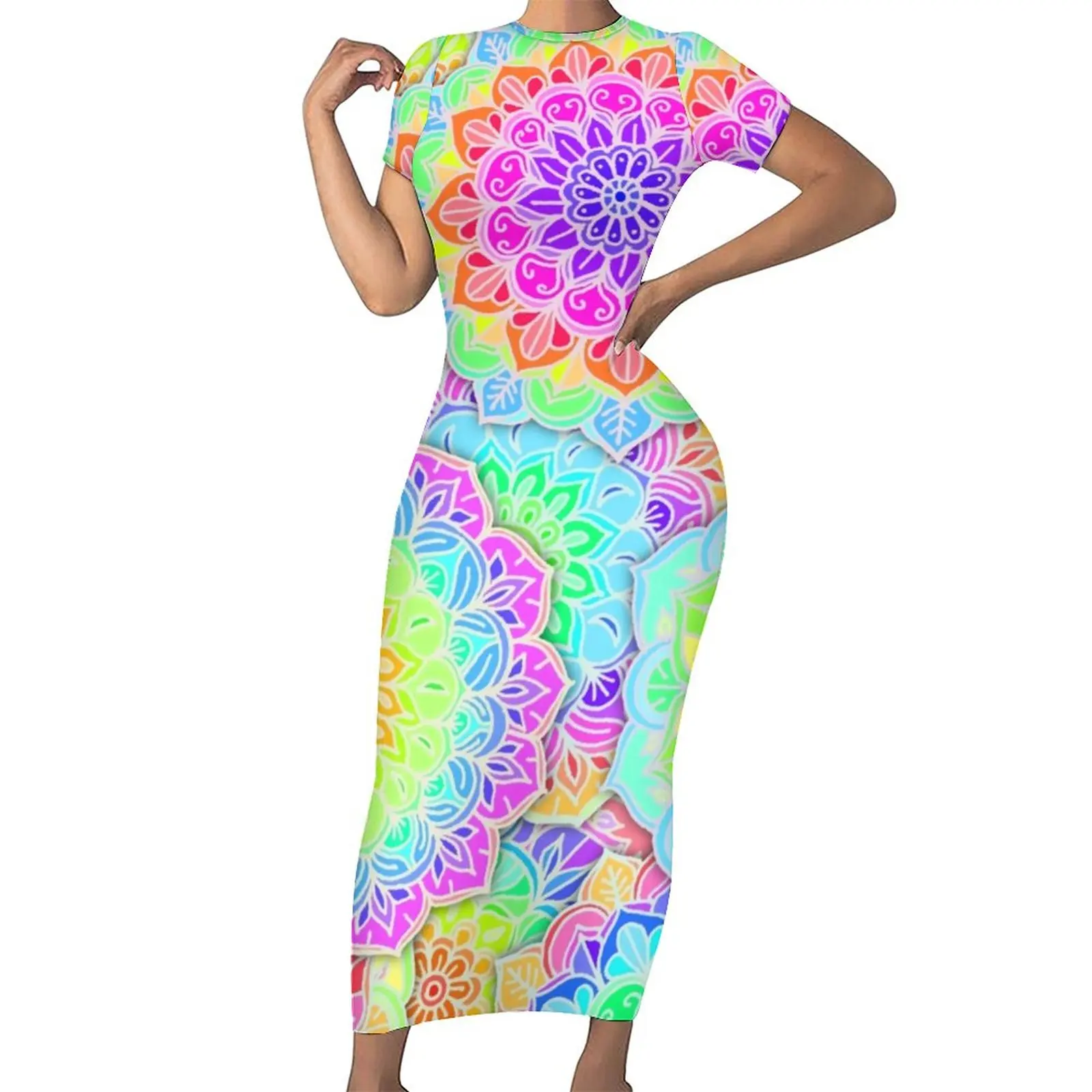 

Платье-макси с принтом мандалы, с коротким рукавом