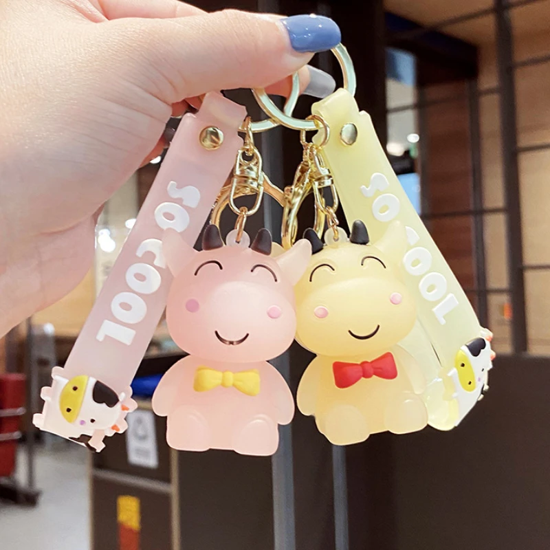 

New Creative Key Chain Men's and Women's Car Pendant Schoolbag Pendant PVC Soft Glue Lovely Smiling Face Cow Gift Wholesale