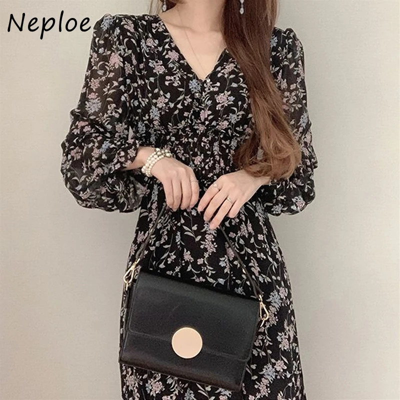 Платье Neploe с V-образным вырезом расклешенным длинным рукавом женское