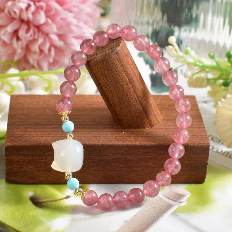 Натуральный кварцевый браслет в виде клубники новинка китайский нишевый кошки