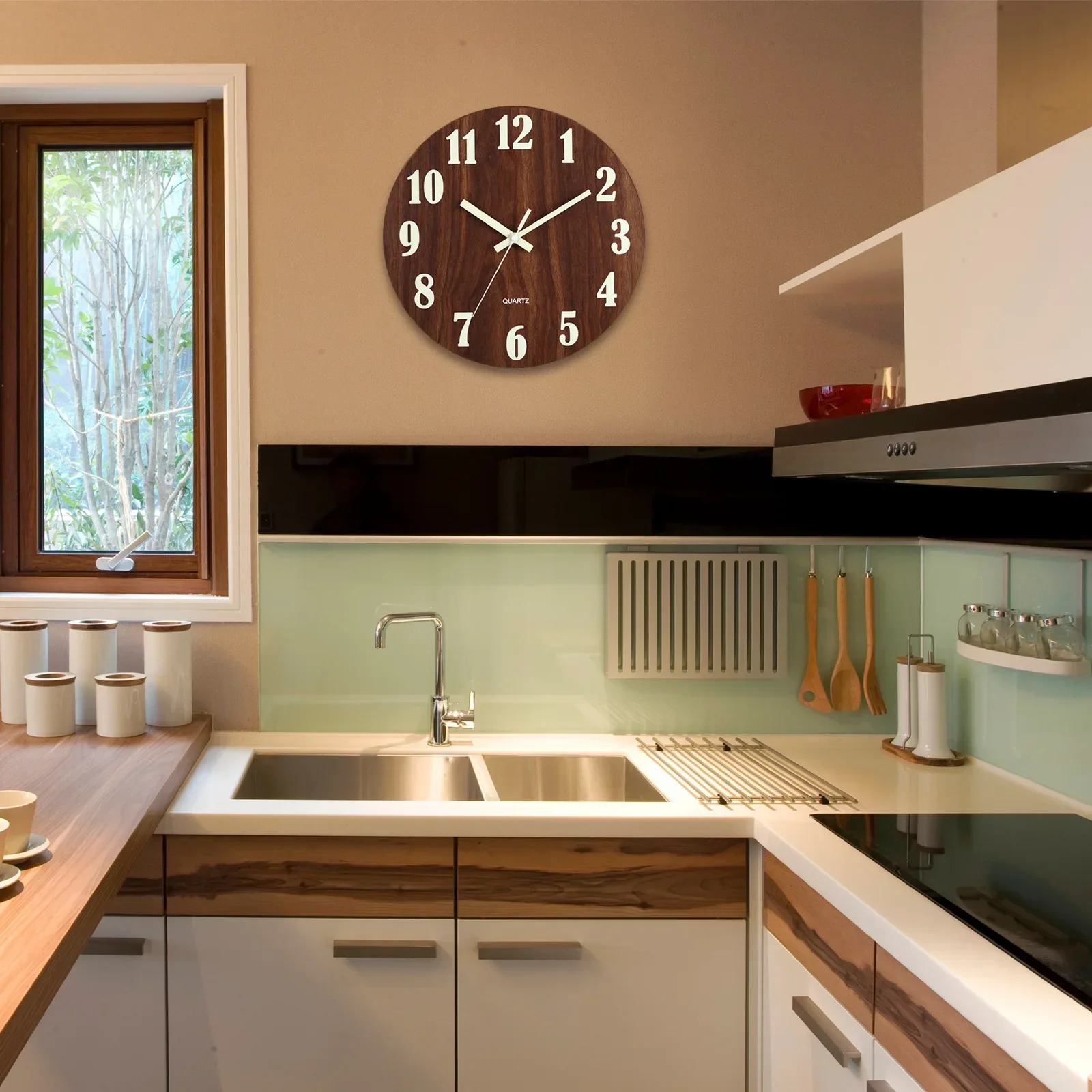 Настенные часы с подсветкой