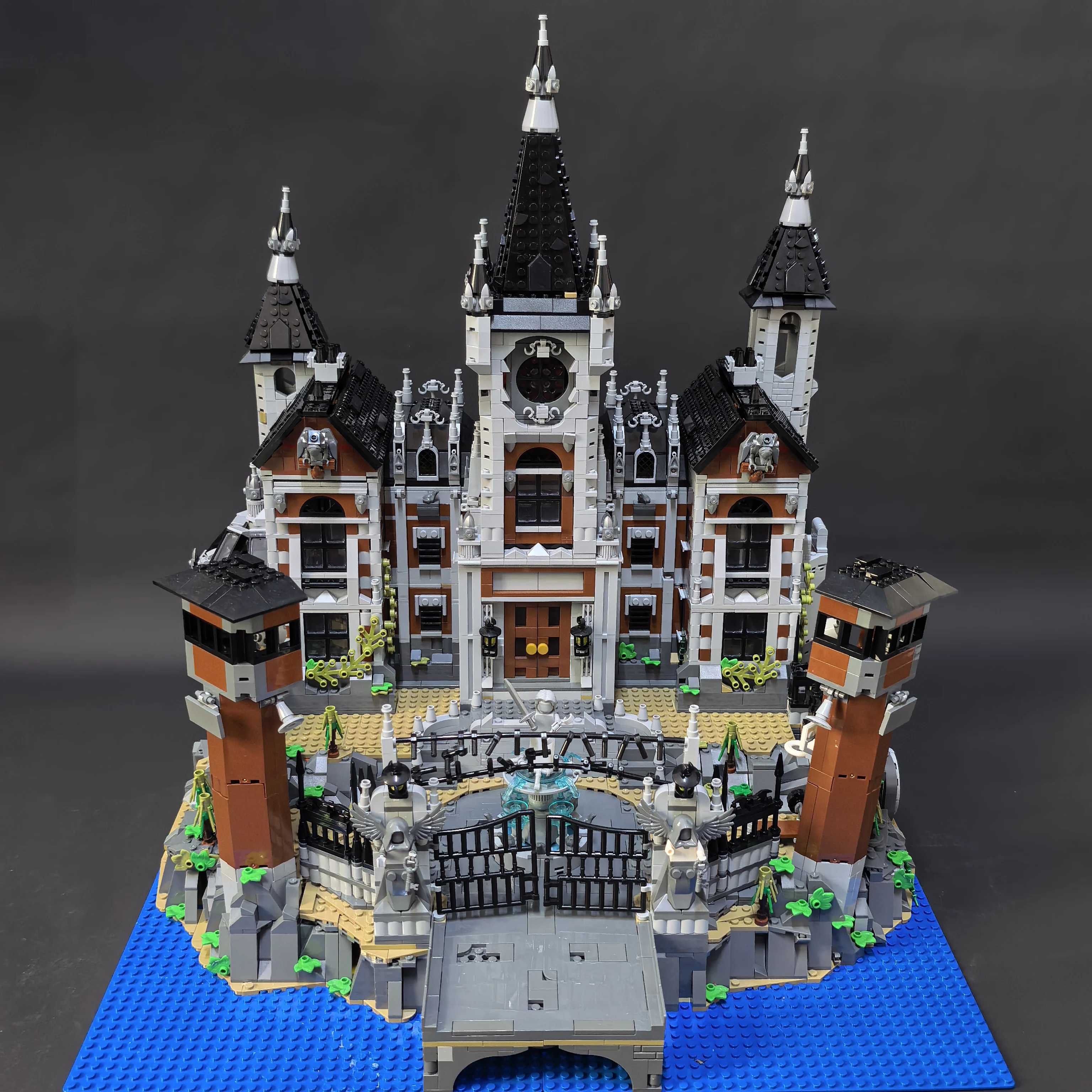 Фото 6755 шт. MOC набор строительных блоков для взрослых, модель строительного блока для психической больницы, городские игрушки с видом на улицу, наборы DlY, сборка №1
