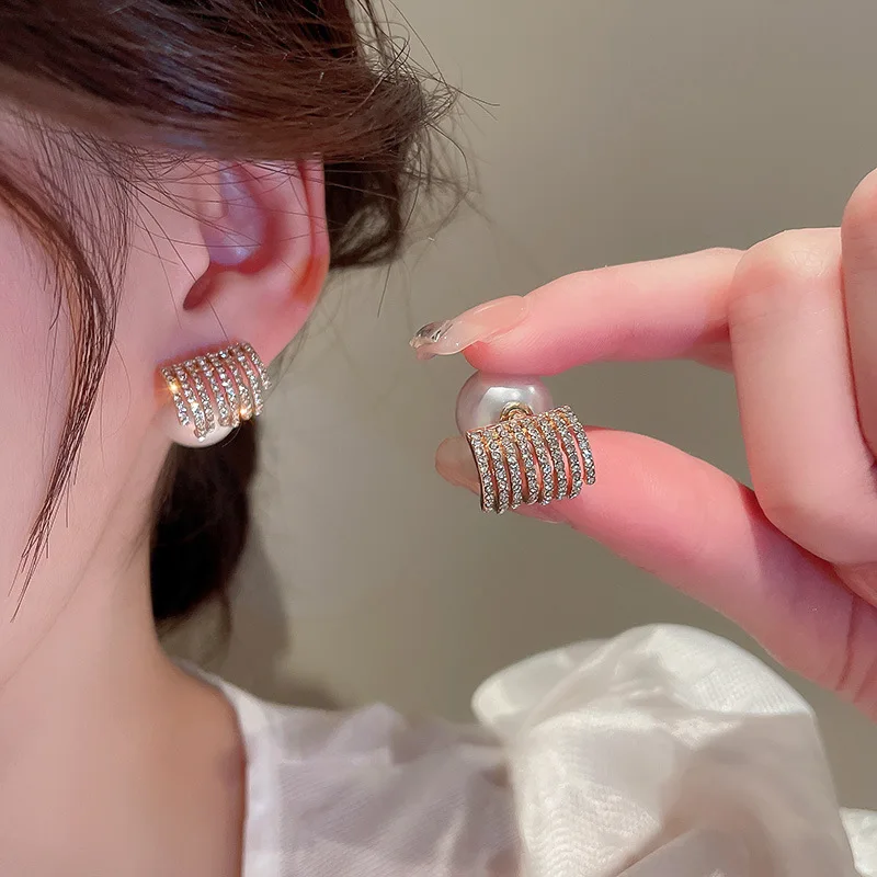 

New design Zircon claw pearl earrings niche personality design net red new fashion earrings for women daily party jewelry.