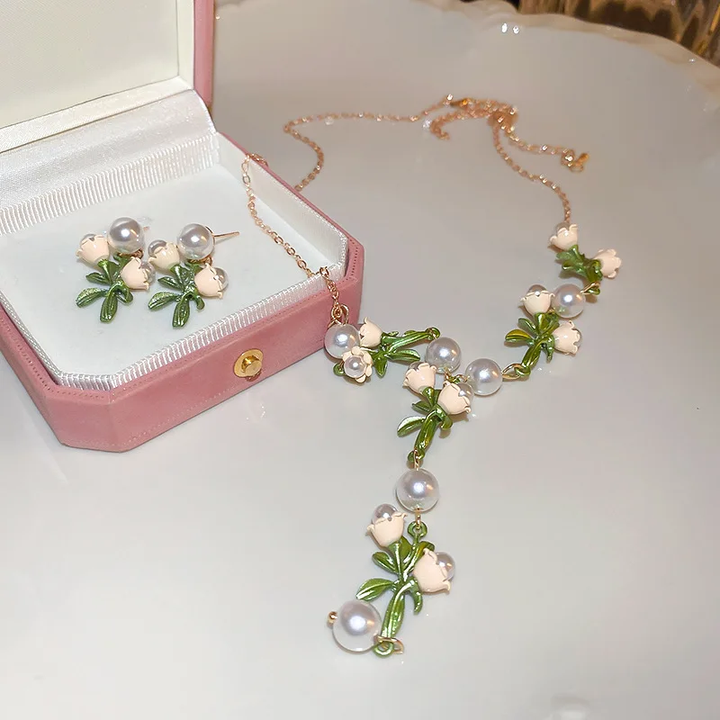 

Minar Creative White Faux Pearls Flower Pendant Necklaces for Women Green Color Lily of The Valley Chokers Necklace Pendientes