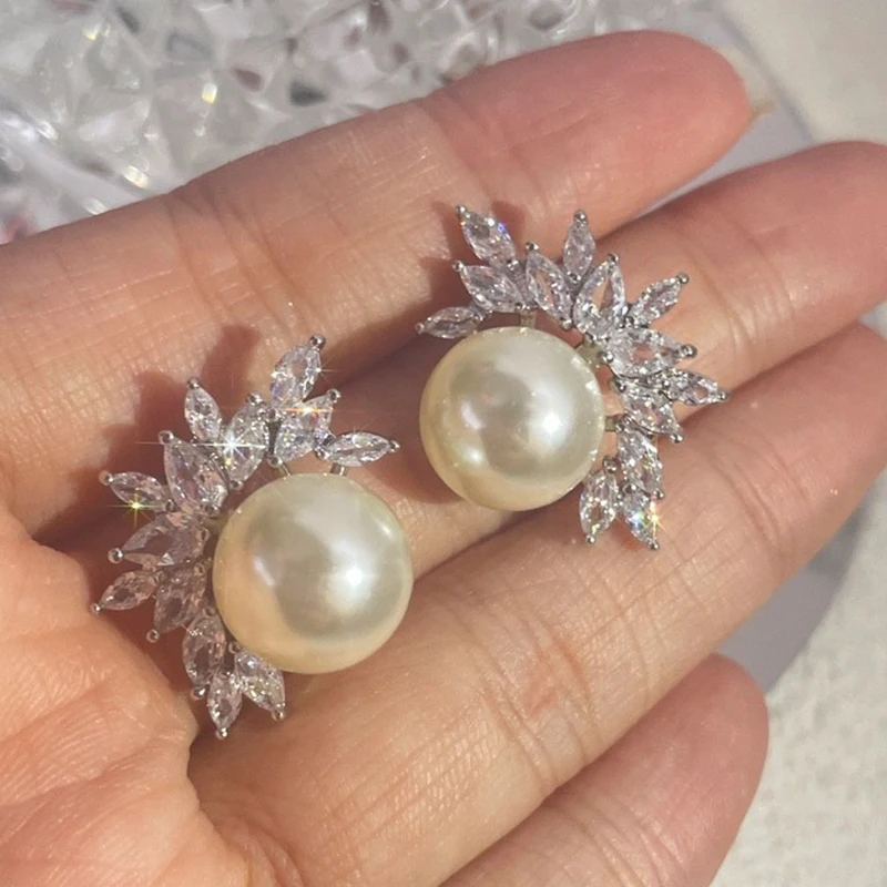 

Classic Big Round Simulated Pearl Stud Earrings for Women Shinny Zirconia Crystal Bridal Wedding Party Fashion Jewelry CE0099E