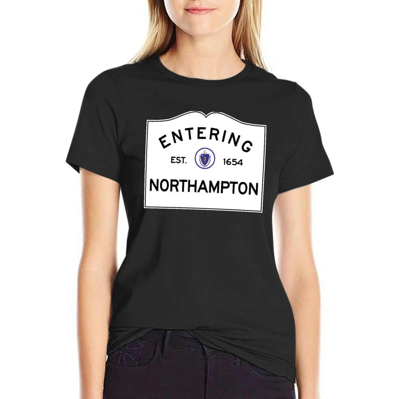 Женская летняя футболка с надписью The World of массажет