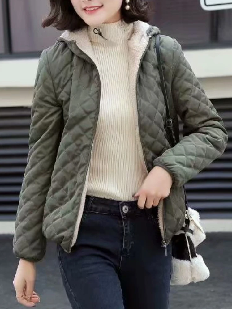 

Куртка женская однотонная осенне-зимняя с капюшоном